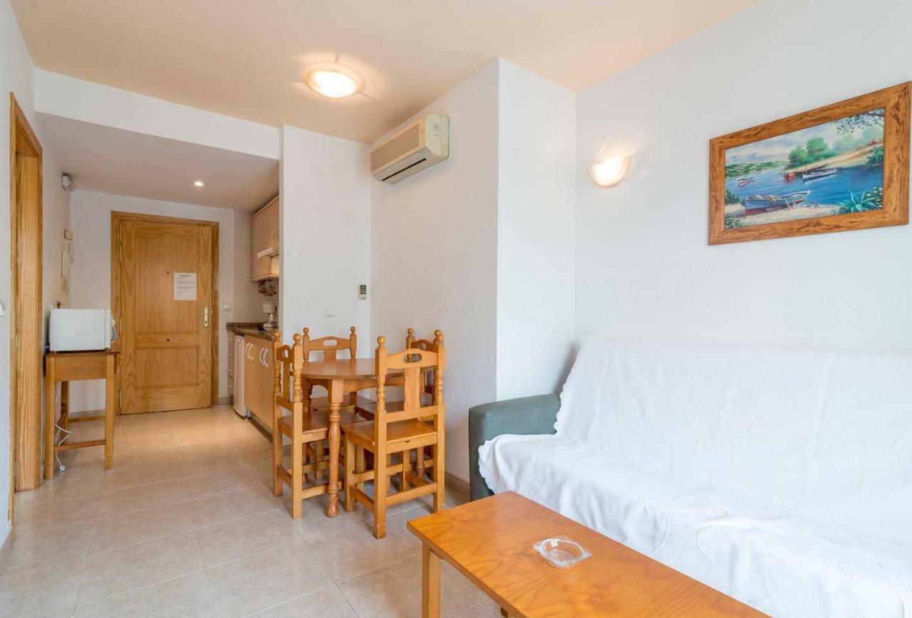 Apartamentos Vicenta Carihuela By Playa Miguel Torremolinos Luaran gambar