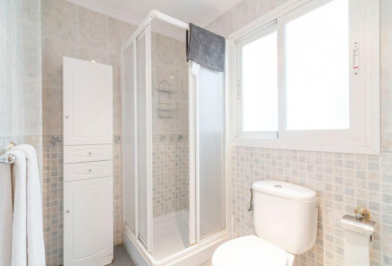 Apartamentos Vicenta Carihuela By Playa Miguel Torremolinos Luaran gambar