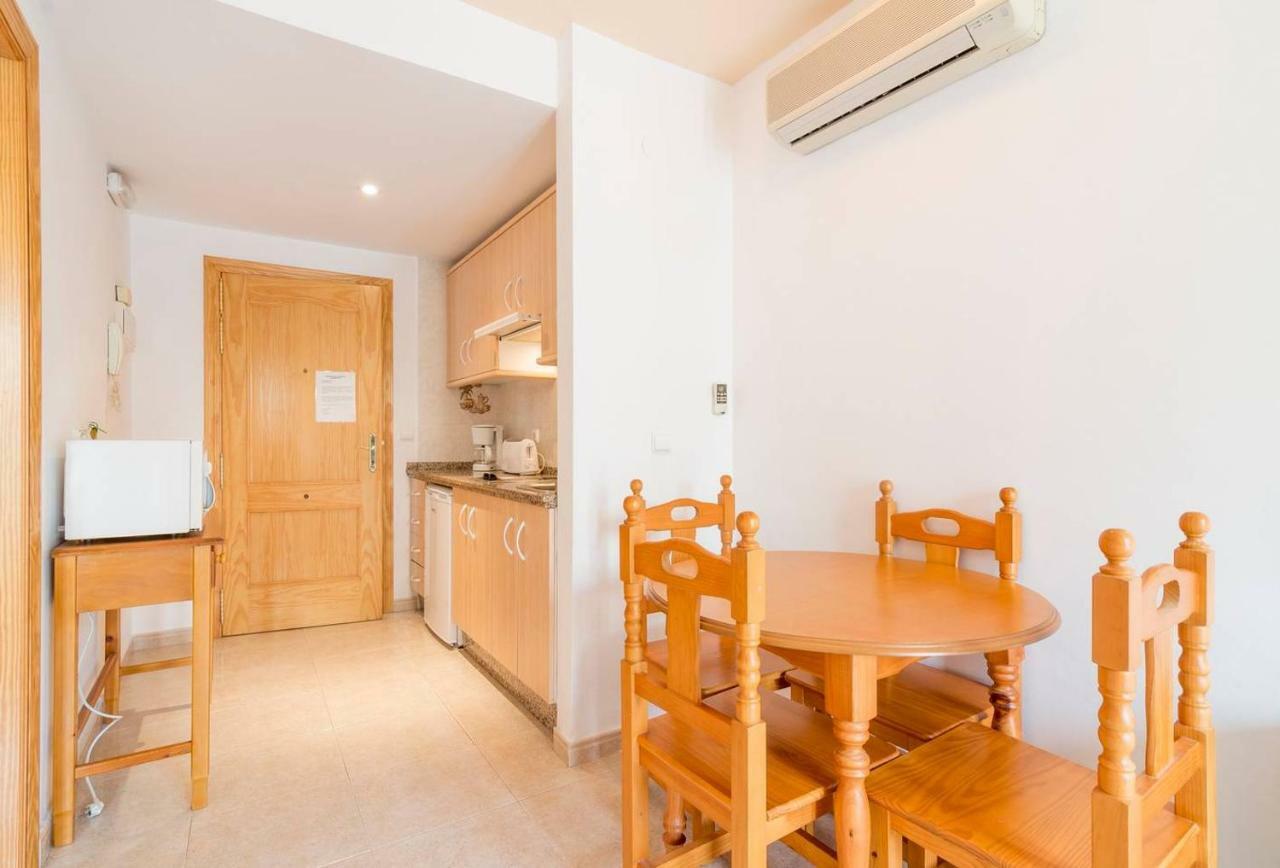 Apartamentos Vicenta Carihuela By Playa Miguel Torremolinos Luaran gambar