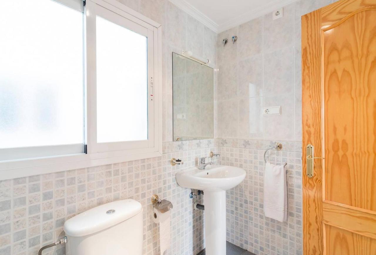 Apartamentos Vicenta Carihuela By Playa Miguel Torremolinos Luaran gambar